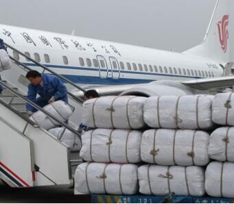 「航空货运公司」航空货运市场回暖,争开电商路线